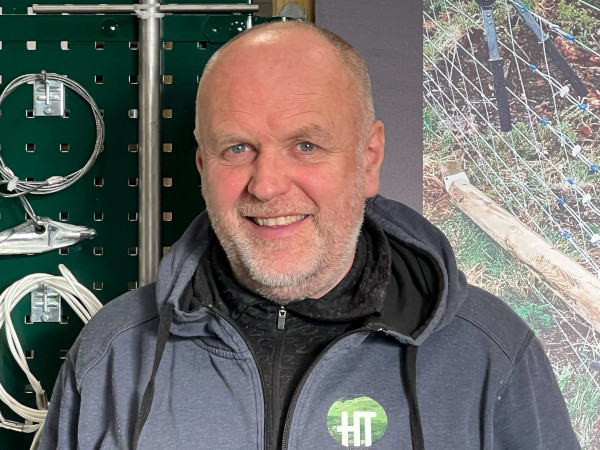 Fagsjef og gjerdemontør i HT Gjerde Norge AS, Ragnar Vikingstad, mener det er viktig å ta en grundig sjekk av gjerdene om våren. 